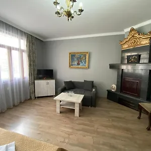 Cozy Studio On Europe Square Гостевой дом